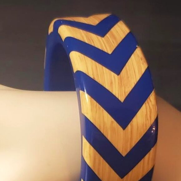 vintage glossy wood and resin chevron herringbone inlays bangle bracelet - Picture 3 of 3